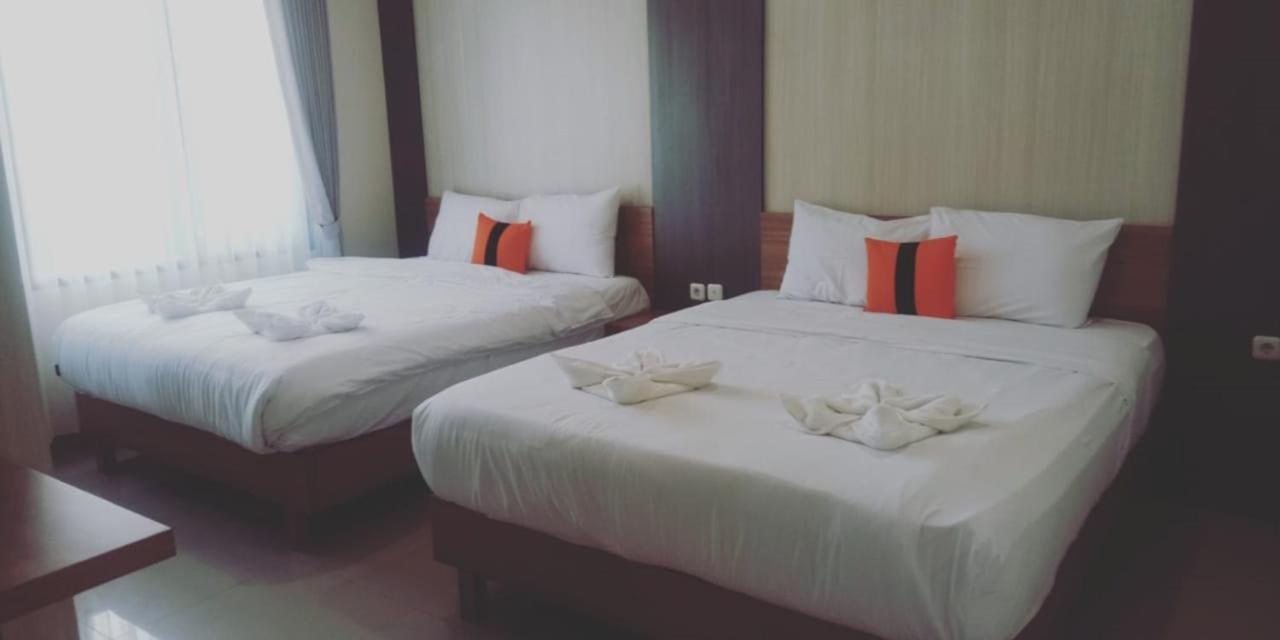 Long Beach Hotel Пангандаран Экстерьер фото
